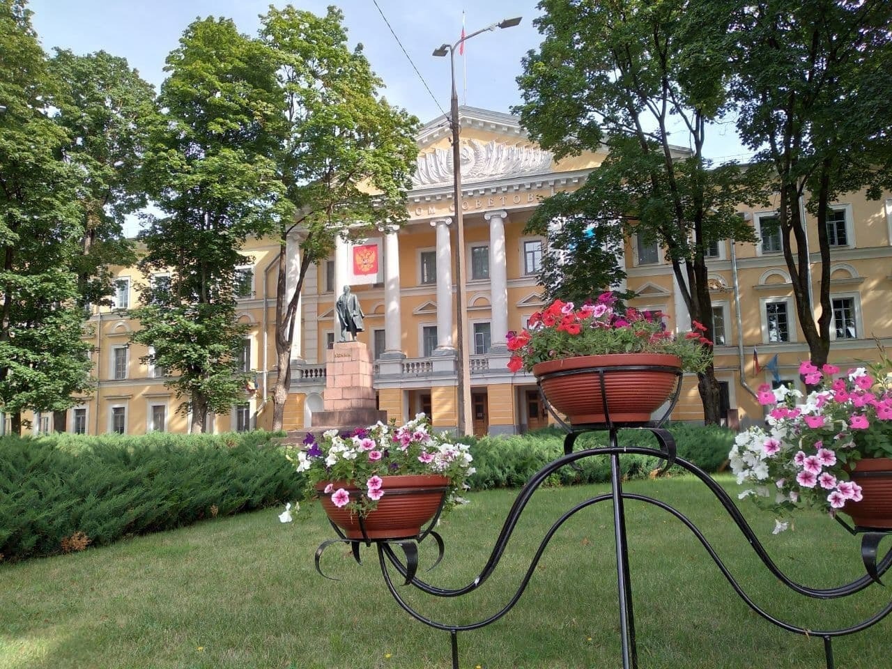 Ведерников предложил с 2026 года запустить в Псковской области новую программу «Земский тренер»